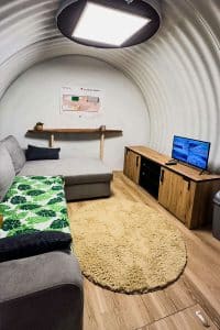 Le salon - sofa - Abrisouterrain